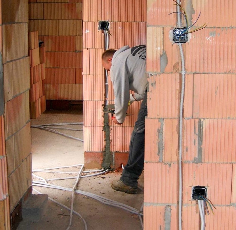 Symptoms of Unsafe Electrical Wiring